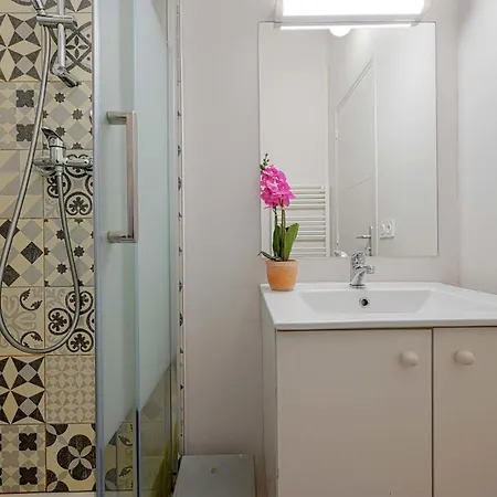 2 Bed Modern Fully Furnish Flat,close To Buttes Chaumon Park * Paris