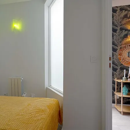 2 Bed Modern Fully Furnish Flat,close To Buttes Chaumon Park Paris