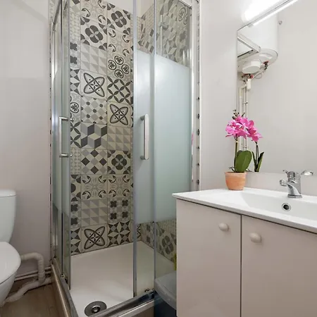 2 Bed Modern Fully Furnish Flat,close To Buttes Chaumon Park * Paris