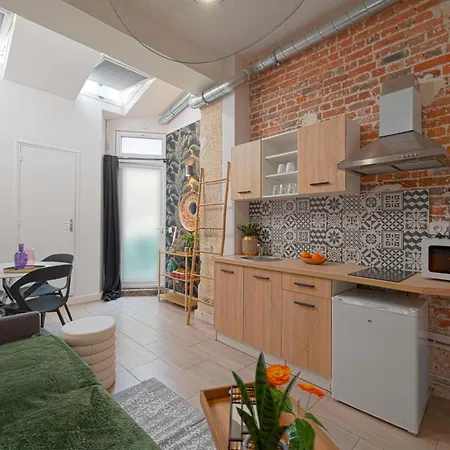 2 Bed Modern Fully Furnish Flat,close To Buttes Chaumon Park * Paris